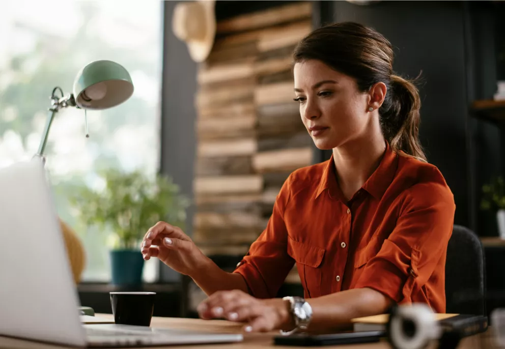 A woman in a computer doing online reputation management.